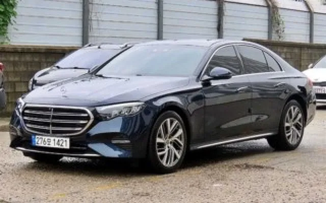 수원중고외제차시세 E-클래스 W214 E220d 4MATIC 매물 사진 3 - 2024/09 51,107km
